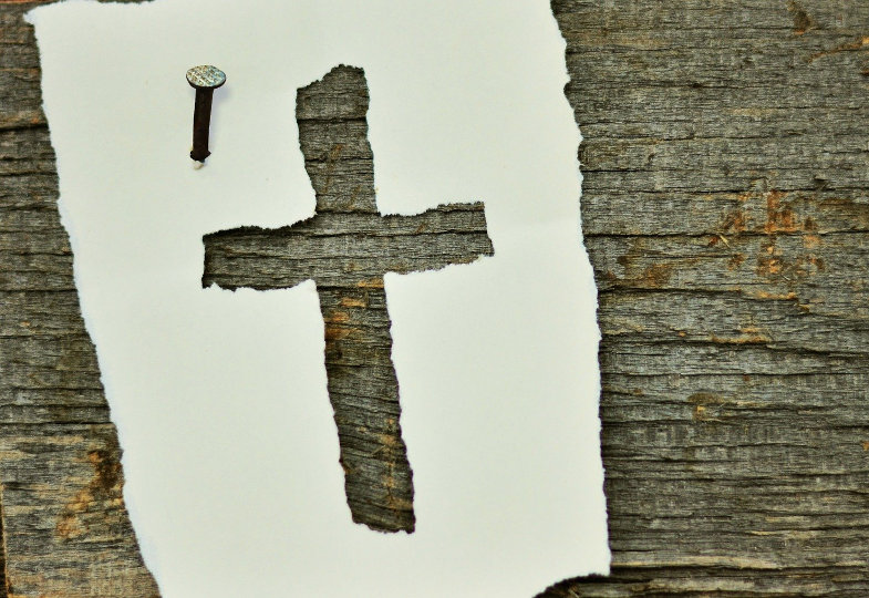 Kreuz auf Holz 
