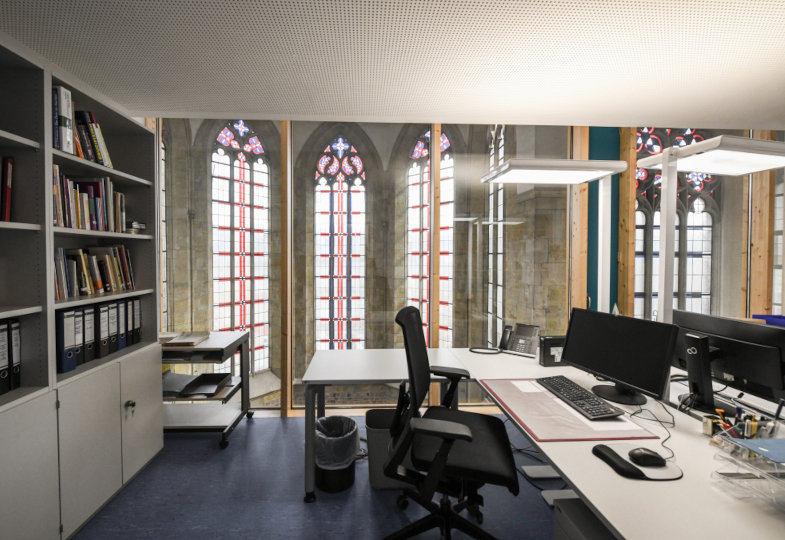 Die Räume des Diözesanarchivs Aachen befinden sich in einer Kirche  