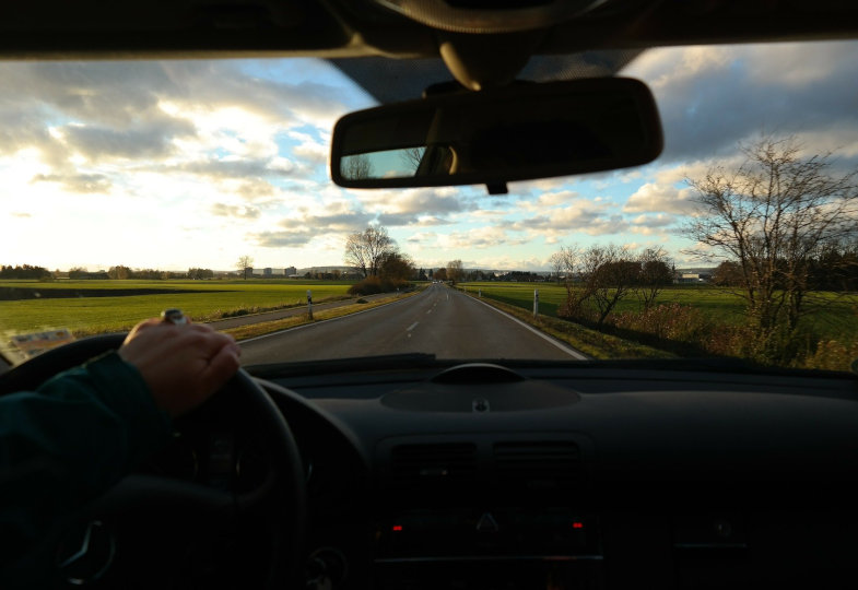 Autofahrer bei der Fahrt