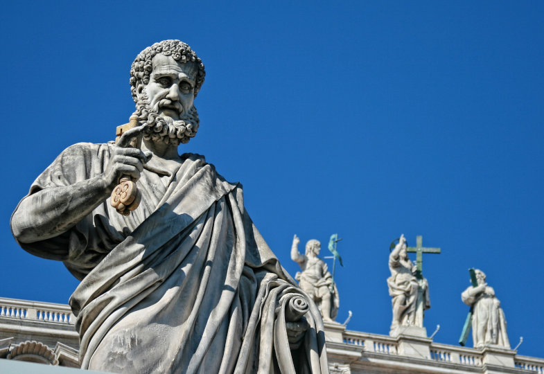 Statue Petrus im Vatikan