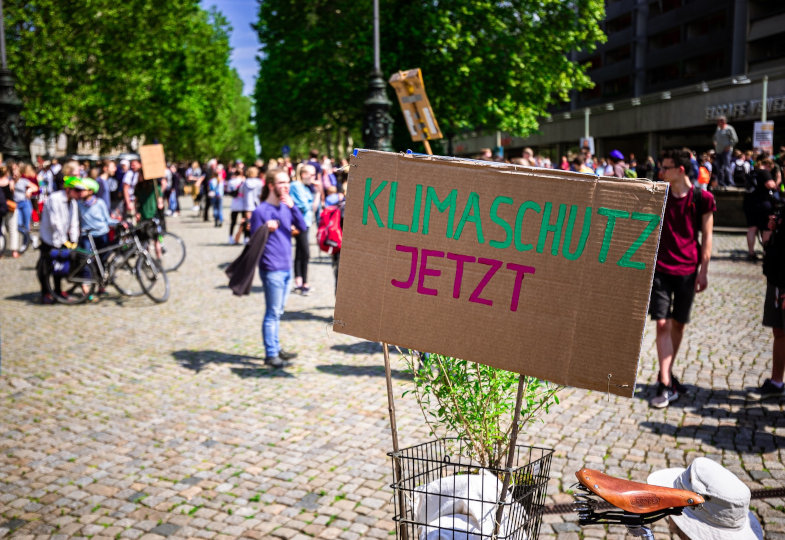 Demonstrationsplakat mit der Aufschrift "Klimaschutz jetzt"