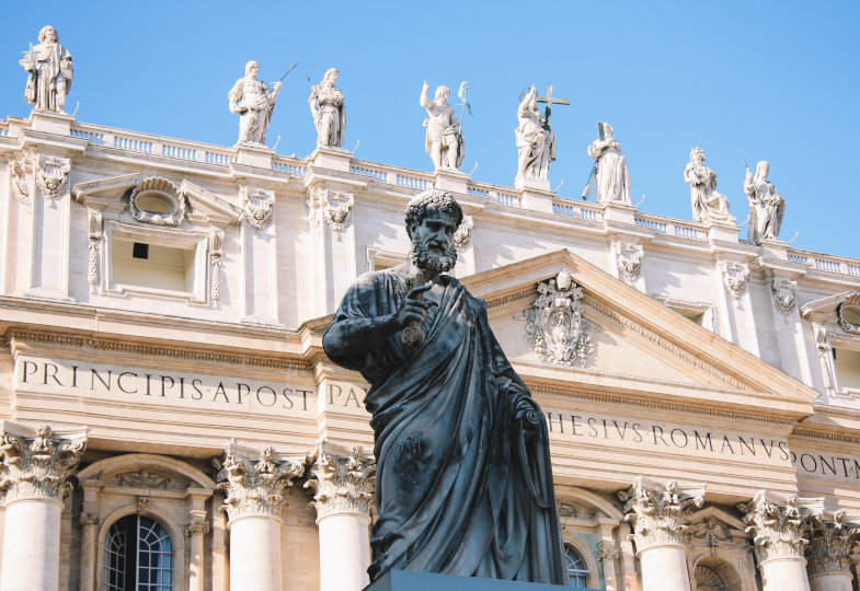 Petrusstatue auf dem Petersplatz