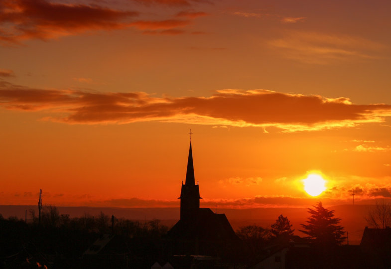 Ein Kirchturm 