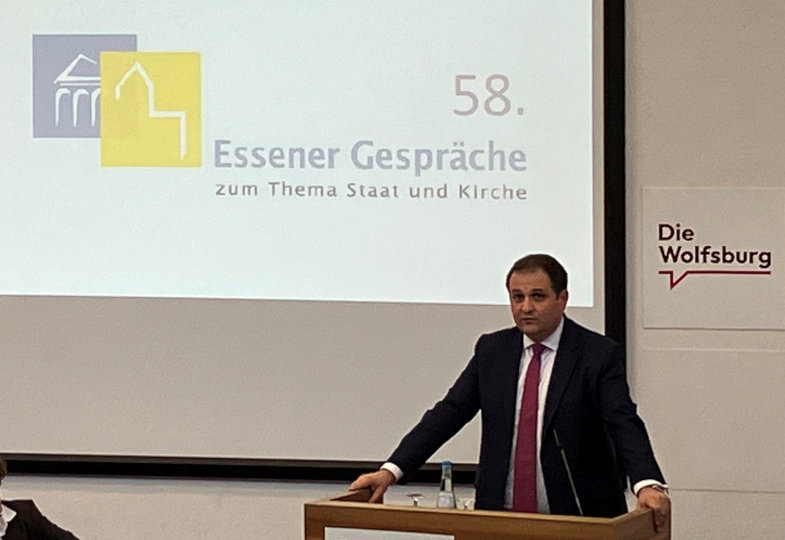 NRW-Minister Nathanael Liminski bei den Essener Gesprächen