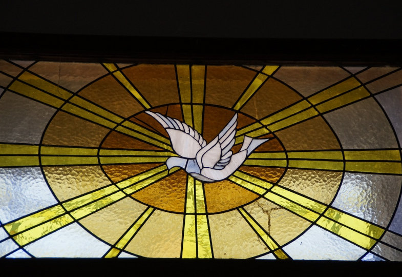 Fenster mit Taube für Heiligen Geist