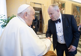 Stefan Orth mit Papst Franziskus