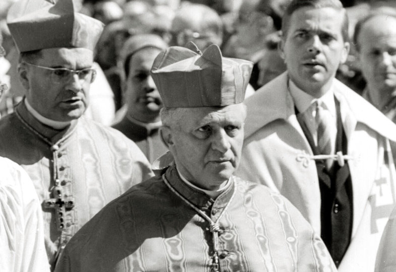 Kardinal Aloysius Muench, emeritierter Bischof von Fargo (USA), beim Eucharistischen Weltkongress in München im August 1960.