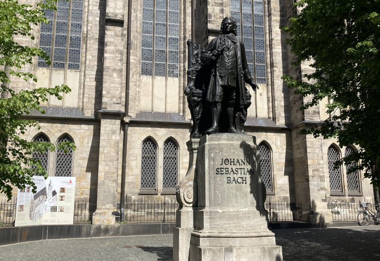 Denkmal für Johann Sebastian Bach vor der Leipziger Thomaskirche