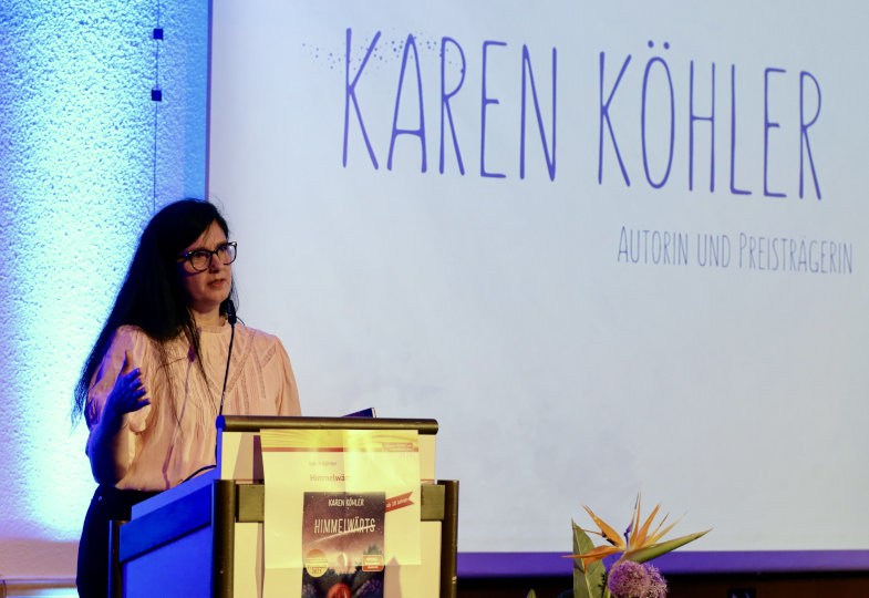 Trotz großer Vermissung dem Himmel so nah: Katholischer Kinder- und Jugendbuchpreis für Karen Köhler