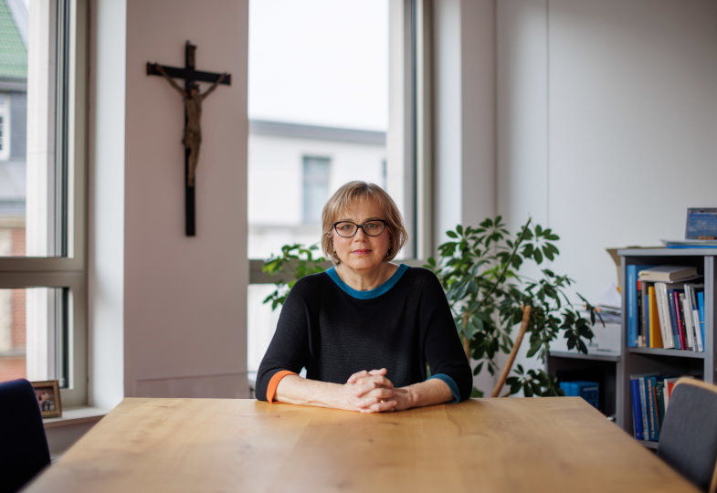 „Härtere Zeiten erfordern neue Antworten“: Die Präsidentin des Deutschen Caritasverbandes, Eva Maria Welskop-Deffaa, im Gespräch