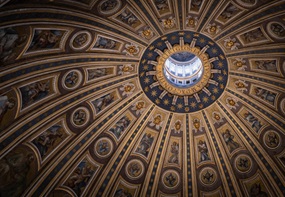 Blick in die Kuppel des Petersdoms