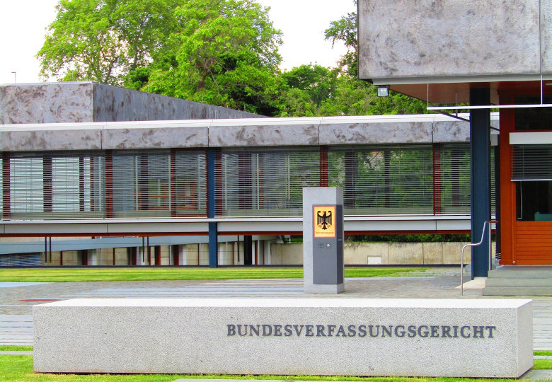 Bundesverfassungsgericht stärkt kirchliche Arbeitgeber: Kirchliches Arbeitsrecht