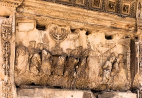 Beuterelief des Titusbogens in Rom