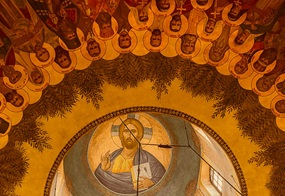 Eine mit Ikonen ausgemalte Kirchenkuppel