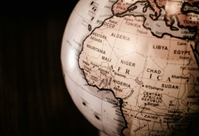 Ein Globus zeigt den afrikanischen Kontinent