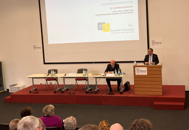 Verfassungsrecht:  Hohe Erwartungen an die Kirchen