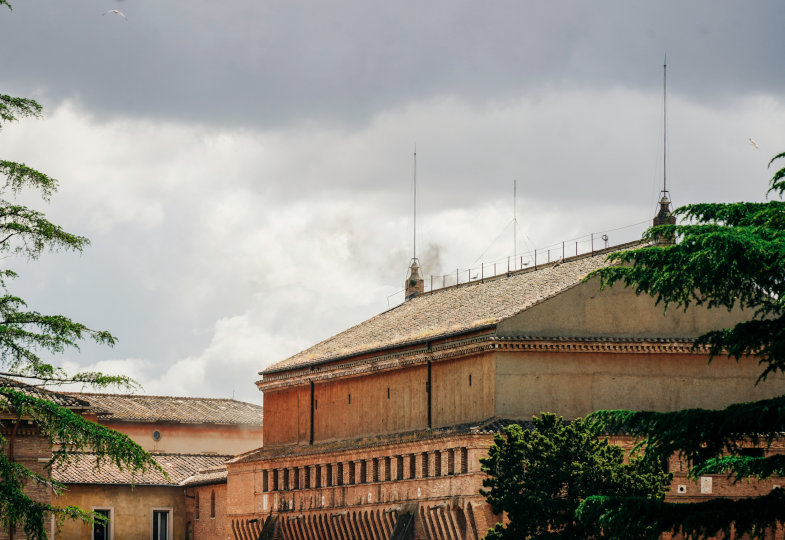 Behutsame Weiterentwicklung: Kirchenrechtliche Regelungen zum Konklave