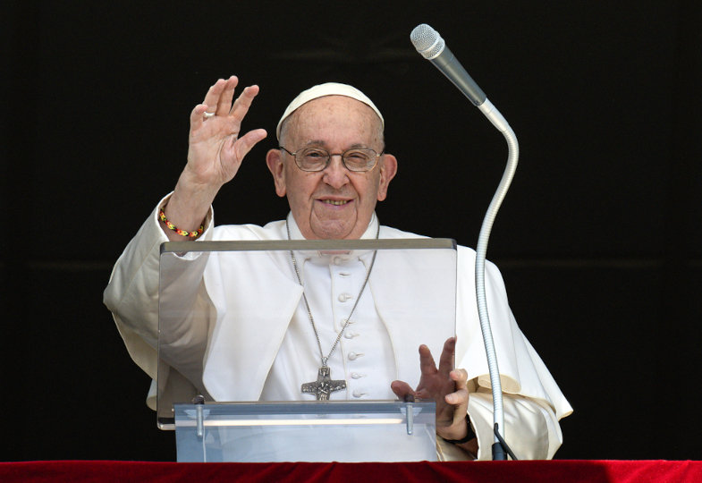 Papst Franziskus beim Angelus-Gebet