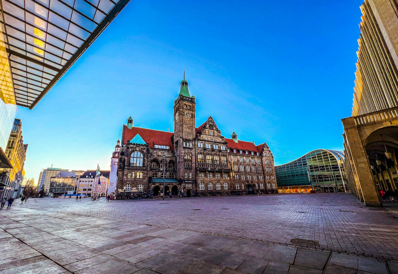 Ein Blick auf die Chemnitzer Altstadt bei Sonnenschein