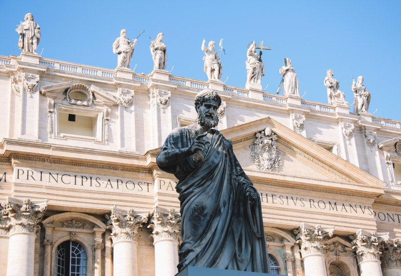 Petrusstatue vor dem Petersdom