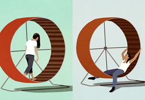 Zwei nebeneinanderstehende Illustrationen zeigen einen Menschen im Laufrad – links laufend und erschöpft, rechts pausierend und liegend.