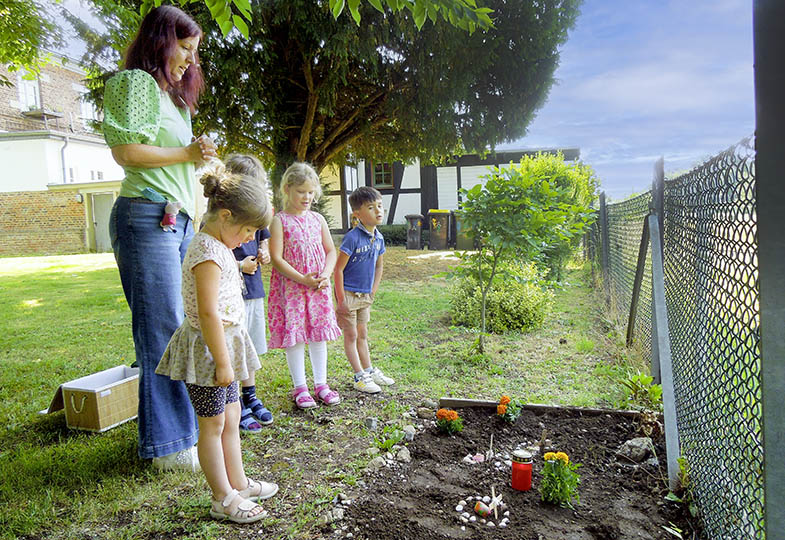 Die besonderen Beerdigungen von Lüftelberg: Kinder beschäftigen sich mit Tod