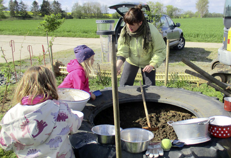 Tiere versorgen, Gemüse anbauen: Der besondere Tag