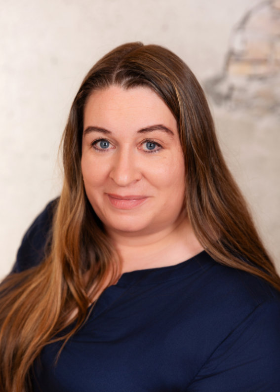 Eine Porträtaufnahme von Sara Schürmann.