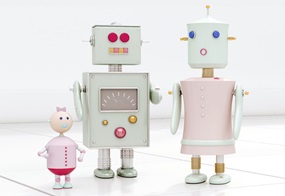 Eine Roboterfamilie in Pastellfarben mit Vater, Mutter und Kind.
