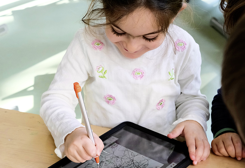 Zeichnen, löschen, neu malen: Digitale Bildung