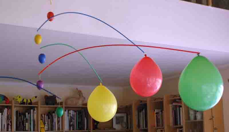 Basteln mit Luftballons: Ostereier-Waage