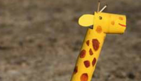 Bastelspaß mit Papprollen: Giraffe Emma Langhals