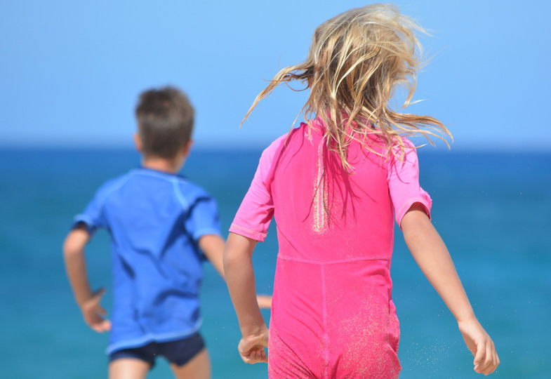 Mädchen rosa, Junge blau: Kinderkleider werden meist nur in "geschlechtsspezifischen" Farben angeboten