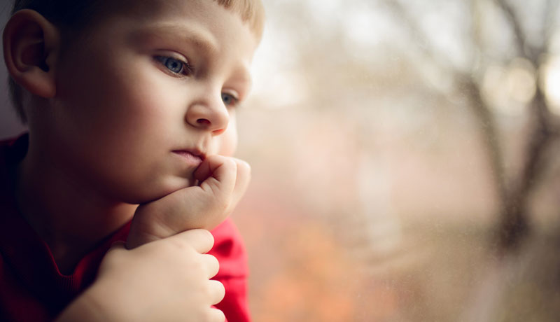 Dauerstress bei Kindern: Gefahr durch Lärm, Hektik und Leistungsdruck