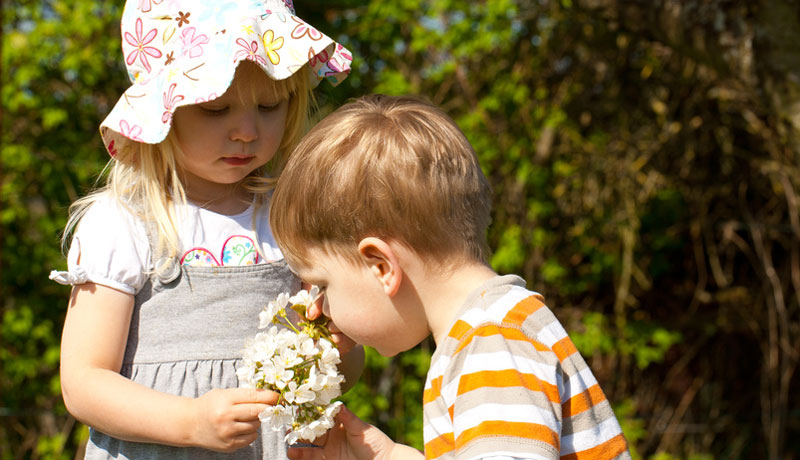 Ein Pflanzfest: Mit den ersten Blumen und Kräutern lässt sich's gut feiern