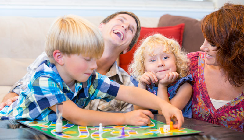 Gesellschaftsspiele in der Familie: Spaß, Spannung und kreatives Miteinander