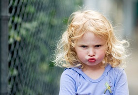 Maulen, nölen, bockig sein: Kinder wissen, wie sie ihren Willen durchsetzen können