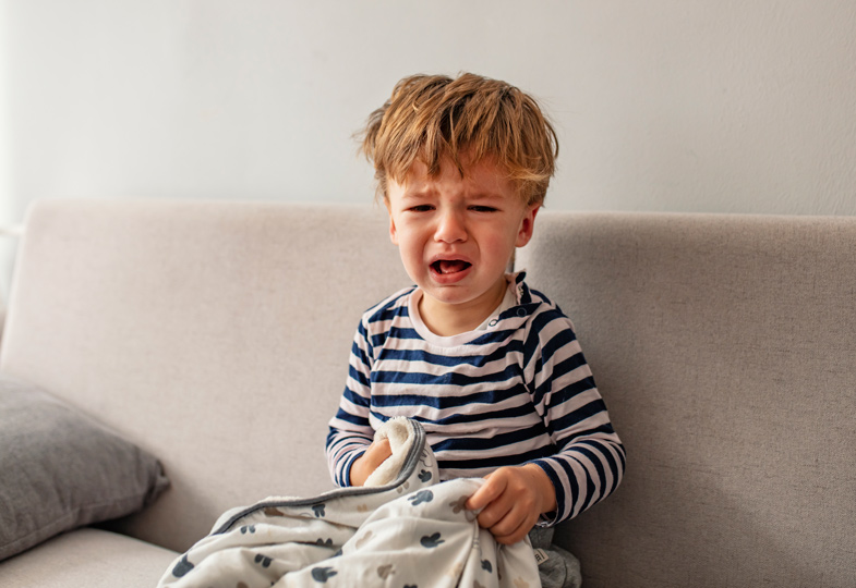 Kleine Kinder empfinden oft Schmerzen im Bauch