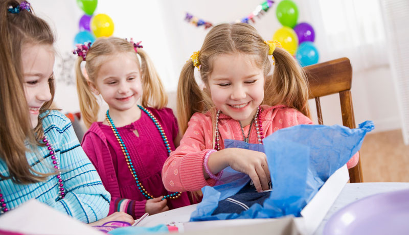 Präsente für den Kindergeburtstag: Das ideale Geschenk
