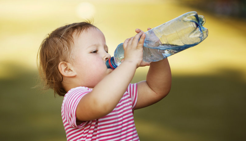 Was und wieviel Kinder trinken sollten: Na dann Prost