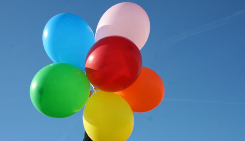 Wir feiern ein Fest mit vielen bunten Luftballons: Luftballonfest