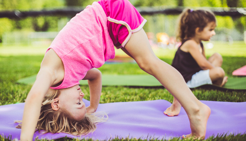 Yoga für Kinder: Bewegung und Stressabbau