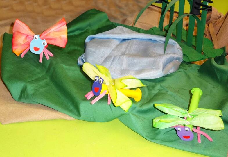 Eine Libelle fliegt in die Welt hinaus: Kreis- & Fingerspiele im Sommer