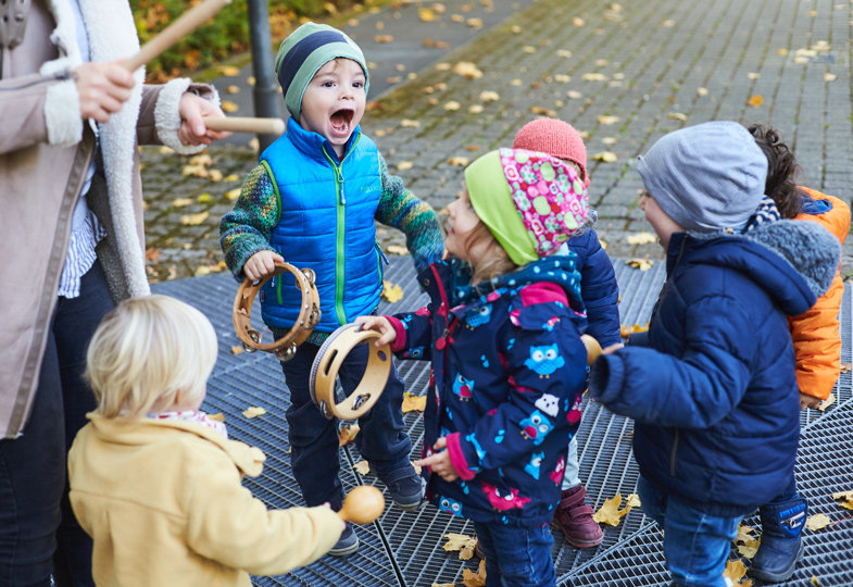 Mit Krach gegen die Kälte - Ein Ritual zur Winteraustreibung