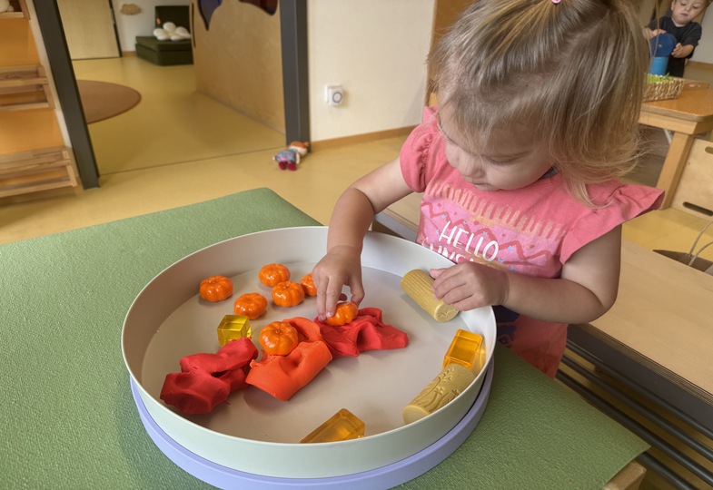 Sensory Play im Herbst: Mit Aktionstabletts durch das Jahr - Teil 4
