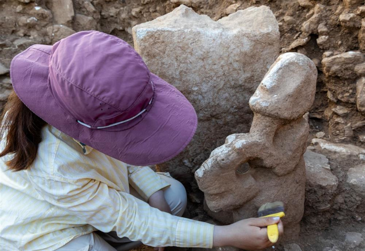 11.000 Jahre alte Skulptur aus Karahantepe zeigt Mensch auf Leopard