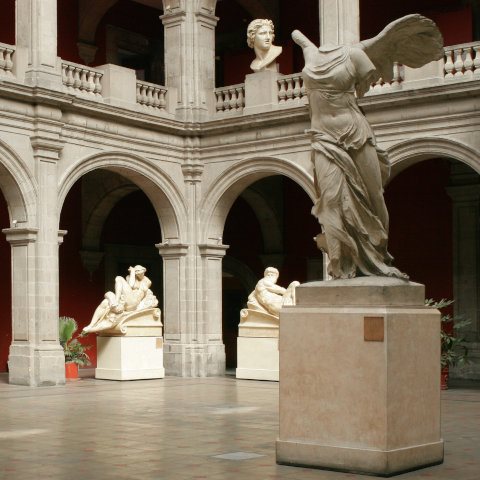 Reproducción autorizada por el Instituto Nacional de Bellas Artes y Literatura (México)