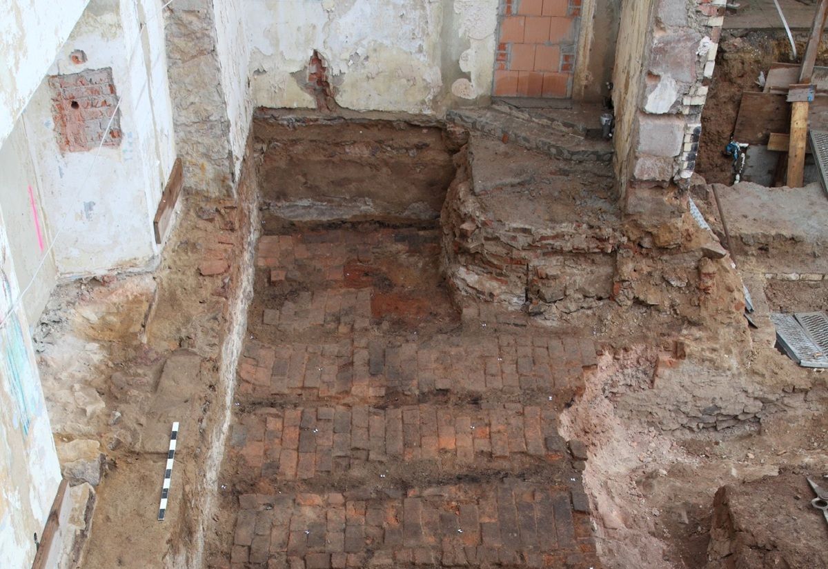 Alchemie auf Burg Gnandstein? Archäologen entdecken spätmittelalterlichen Destillierkolben