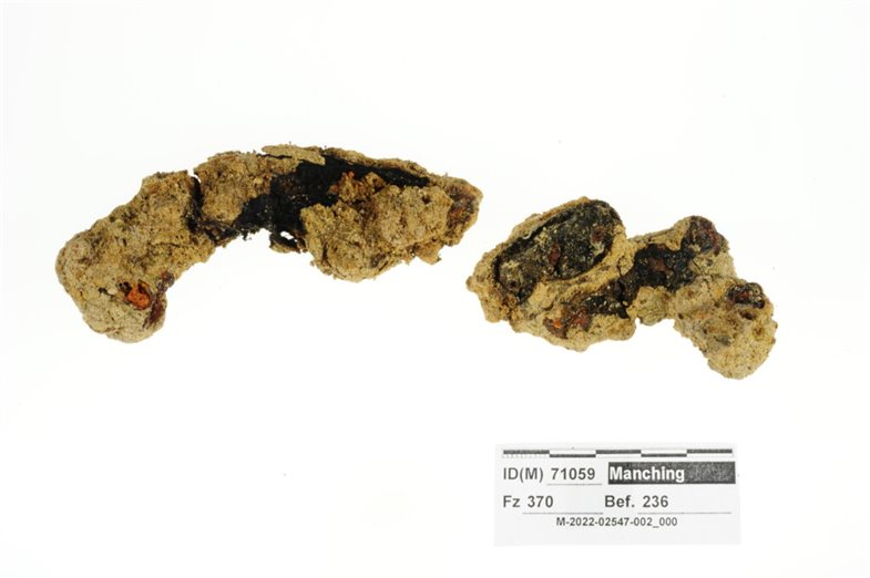 Foto des Fundes der römischen Schuhsohle in seinem Auffindungszustand.