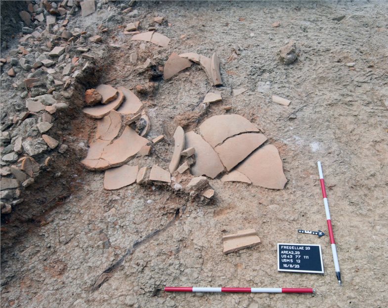 Zerstörtes Vorratsgefäß aus Fregellae